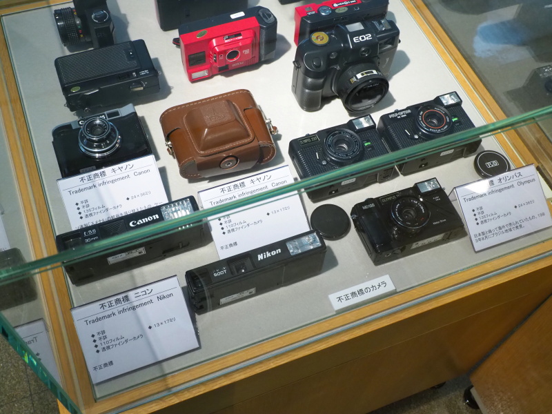 こちらはクレームというレベルではなく、法的にアウトな不正商標。