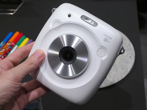 富士フイルム、正方形フォーマットの「instax SQUARE」2機種を