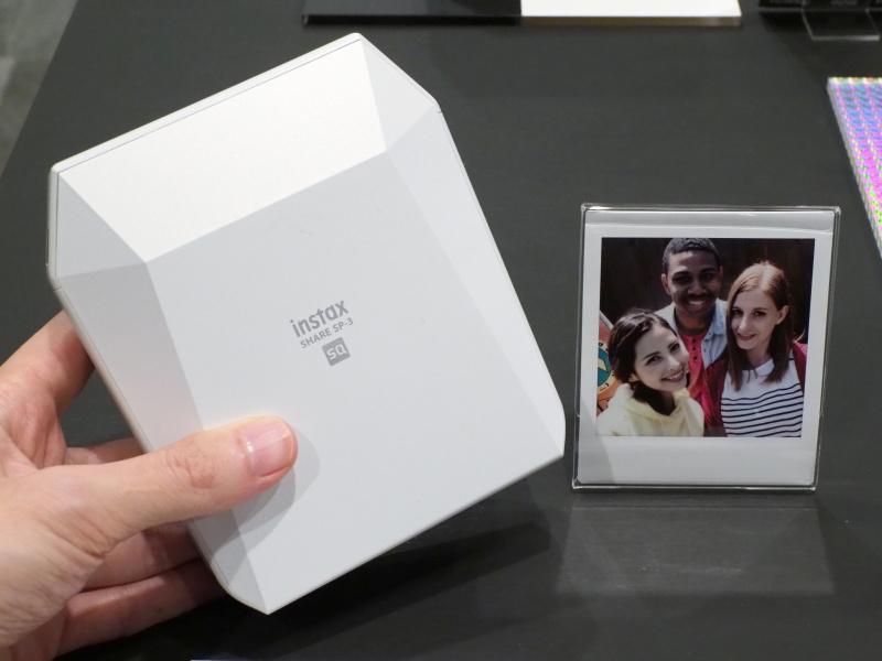 instax SHARE SP-3とinstax SQUARE