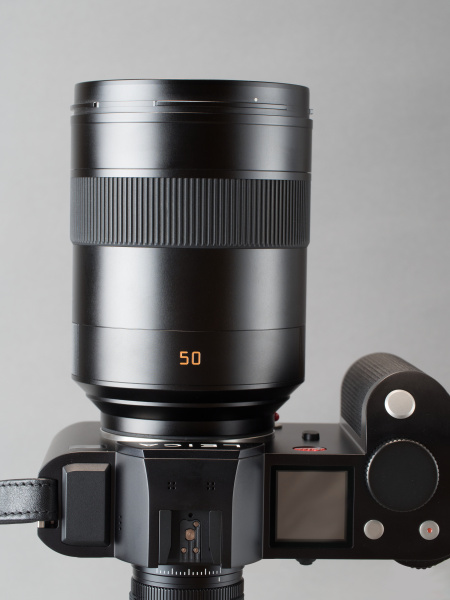 距離表示などはなく、シンプルすぎるほどプレーンな外観デザイン。