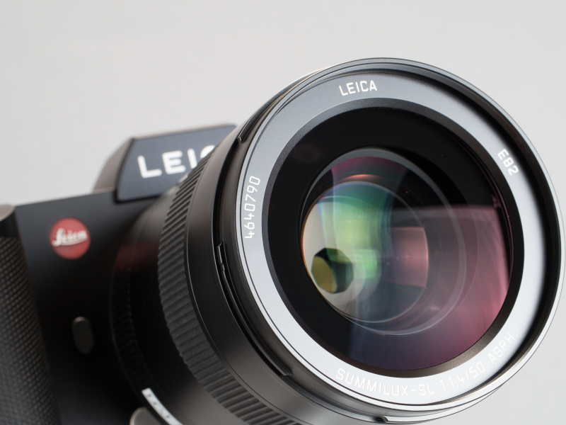 絞り羽根は9枚。フィルター径は82mmと大きめ。