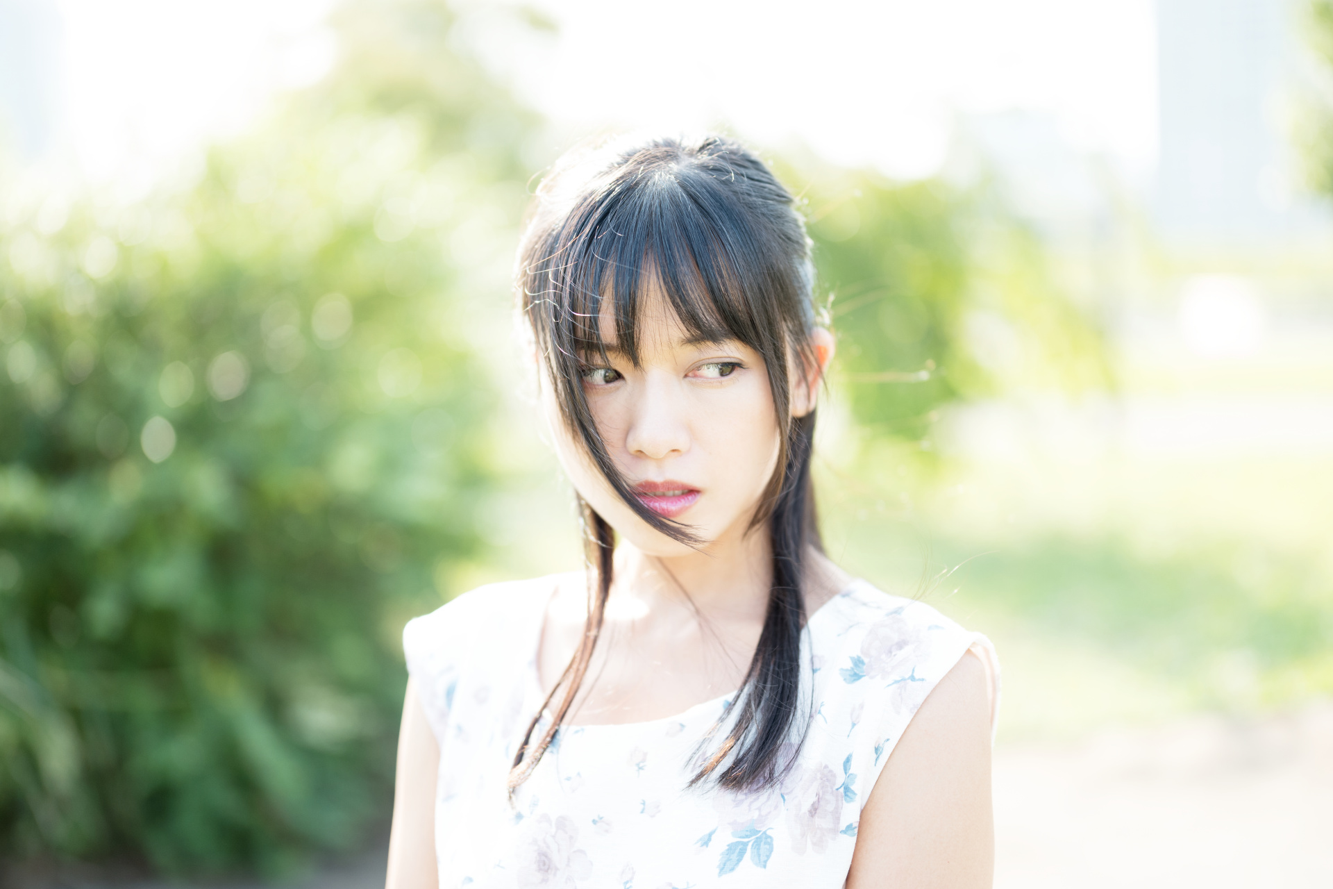 絞り開放でも合焦部の解像は素晴らしい。口径食の影響による光点ボケの変形も軽微だ。ライカSL / ISO200 / F1.4 / 1/1,250秒 / WB:オート