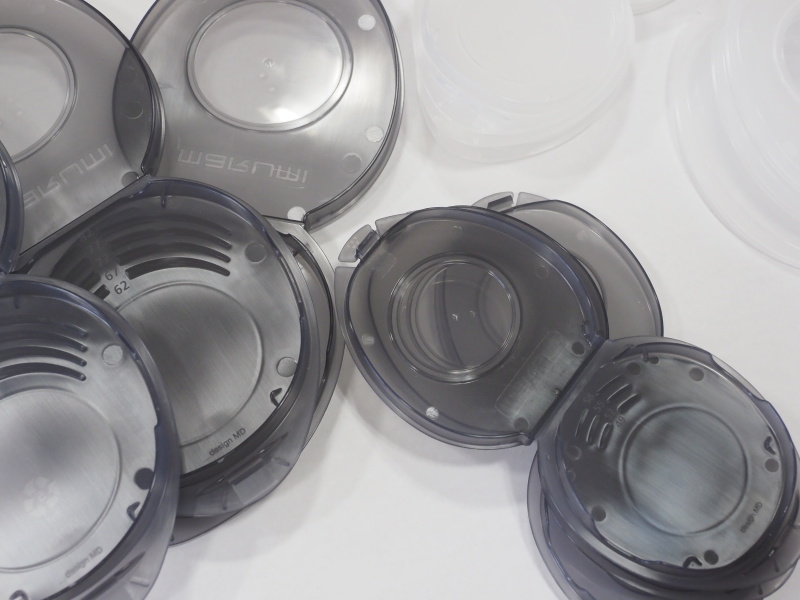 径により大小2サイズあり、深さも2タイプある。単品販売は白のみで、黒はEXUSユーザーの誇り。