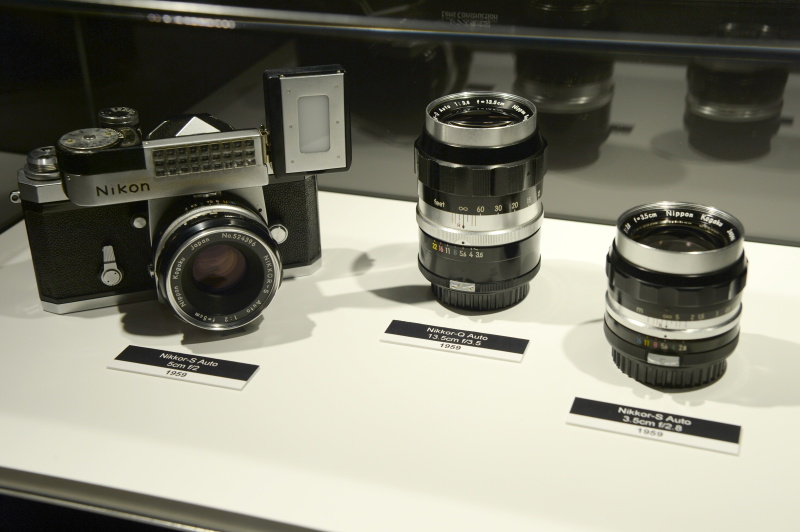 ニコンFと、同い年のニッコールオートが3本。いずれも最初期の特徴である"チックマーク"付き。
