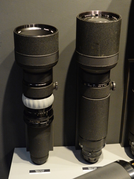 綺麗な状態の初代フォーカシングユニットが付いている（左）。