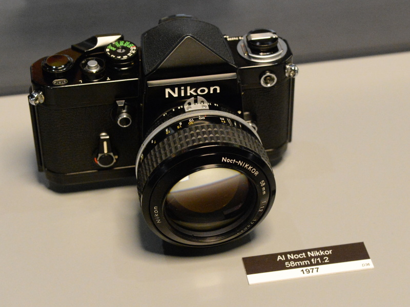 ますます希少価値が高まっている「ノクト・ニッコール」。"Nocf-NIKKOR"と打刻されたエラー品の存在が知られているが、当時はクレームにより正しい銘板に取り替えたこともあったそうだ。わざわざ取り替えるなんて……と考えるのは、現在の中古相場を知るからこそ。