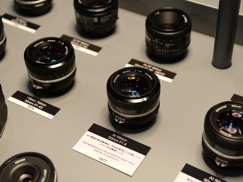 各スペック・各世代のレンズが並ぶ。