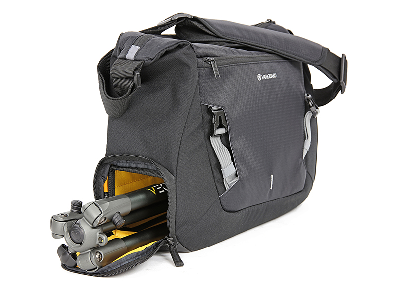 VEO DISCOVER 38にVEO 2を収納。カラーリングも両者で統一されている。