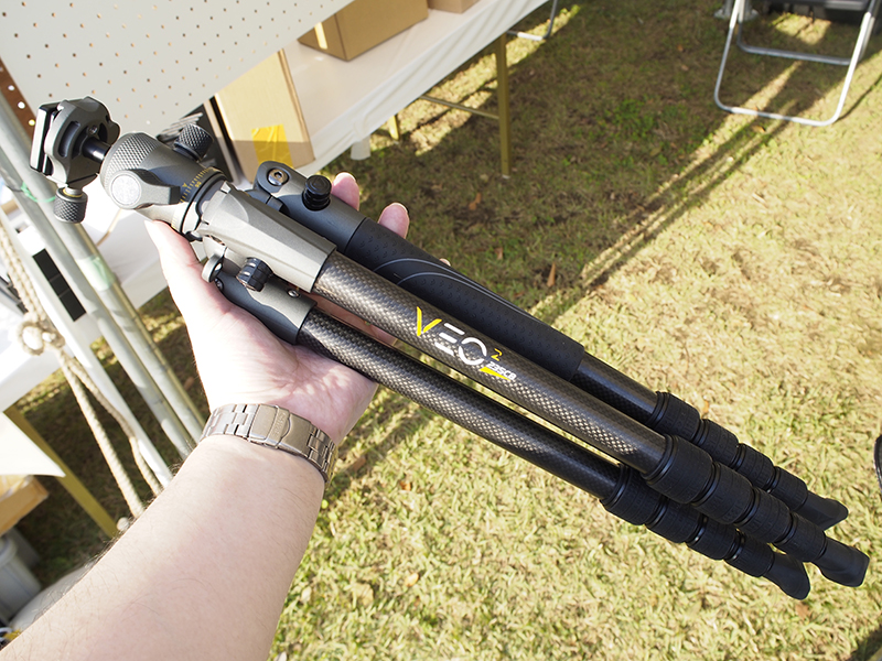 最大パイプ径23mmの5段カーボン三脚「VEO 2 235CB」。