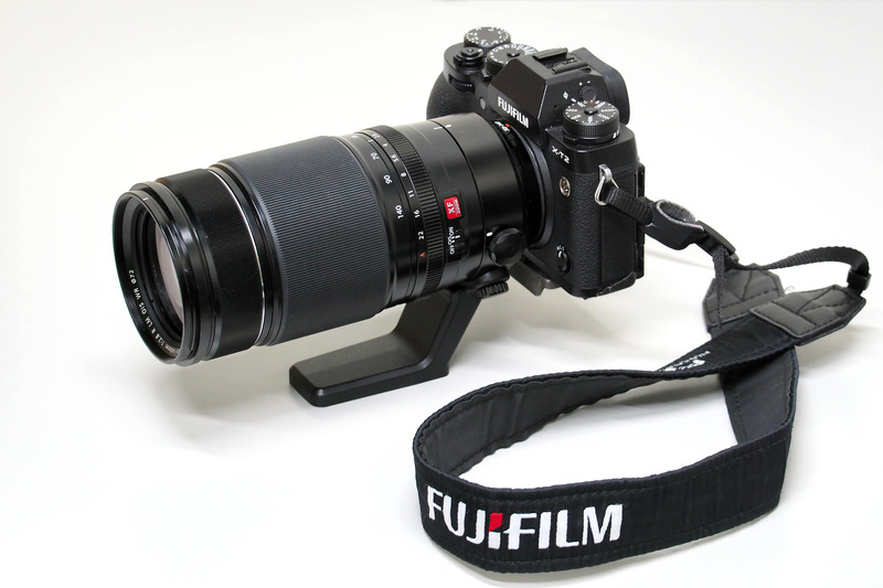 小松さんのXF50-140mmF2.8 R LM OIS WRとX-T2。大きめのレンズには、グリップが比較的大きくファインダーがレンズ光軸上にあるX-T2が使いやすい。