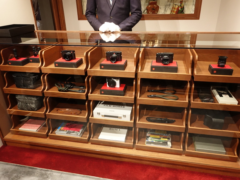 ライカの販売コーナー。ライカM10やライカQといった、特にクラシックな存在感のある機種がメインとなっていた。