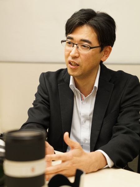 デジタルイメージング本部 第2ビジネスユニット（Lens&Peripheral）担当部長の岸政典氏