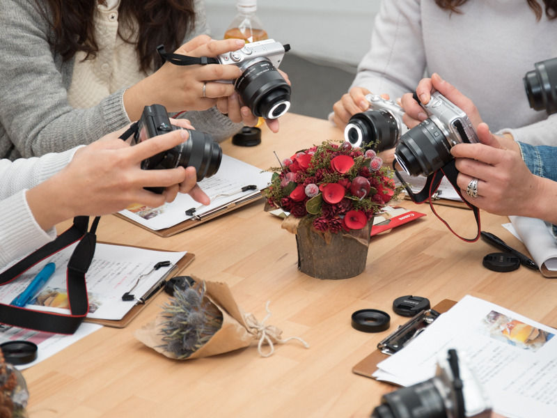 レンズ内蔵のLEDライトも試す。
