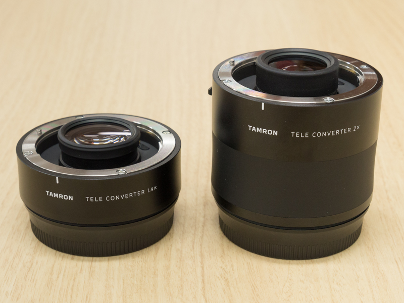左からTELE CONVERTER 1.4×とTELE CONVERTER 2.0×。