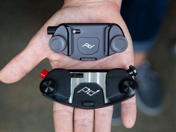 従来モデル（下）との比較。プレートロック機構を廃した点も異なる。