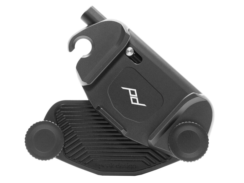 バックプレート内側はラバーコートされ、より滑りにくくなった。