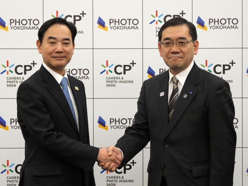 CIPA代表理事会長の牛田一雄氏（左）、横浜市副市長の柏崎誠氏（右）