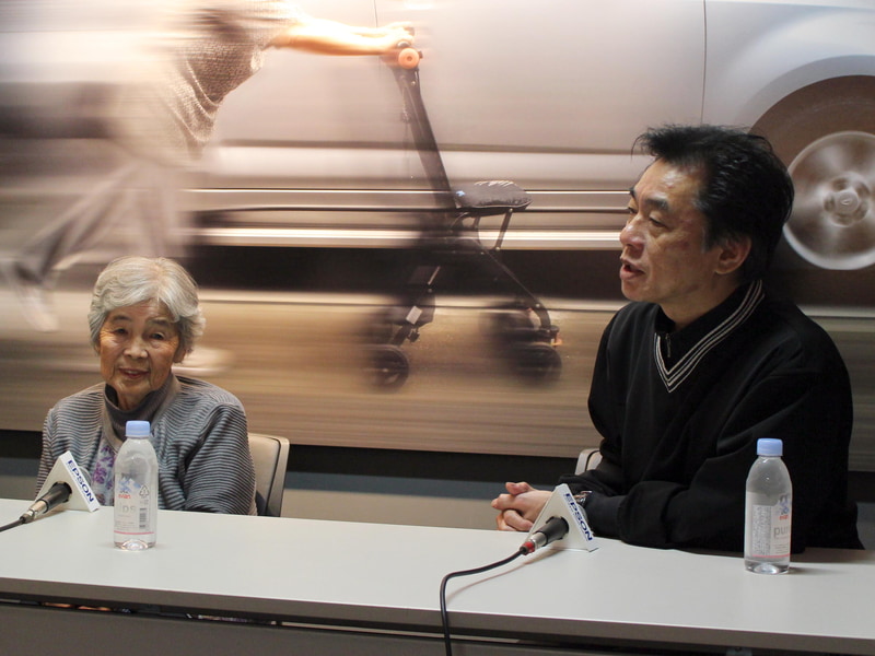 左から西本喜美子、息子の西本和民さん。