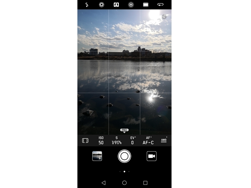 こちらは自分で撮影パラメーターが設定できるProモードの画面。