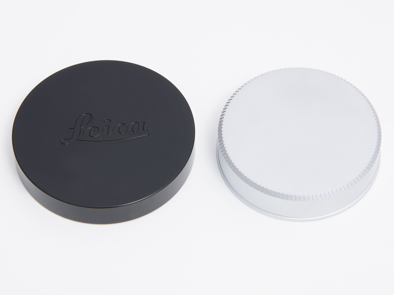 フロントキャップ（左）とリアキャップ（右）