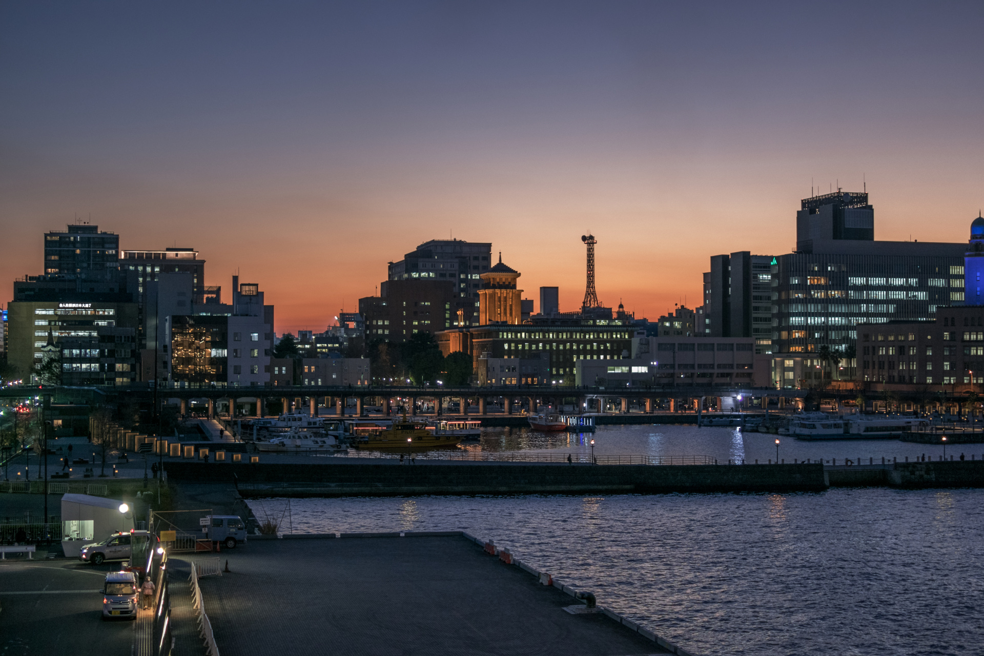 絞り開放の周辺部でも像の流れなどはほとんど皆無だ。ライカTL2 / ISO640 / F1.4 / 1/100秒 / WB:オート