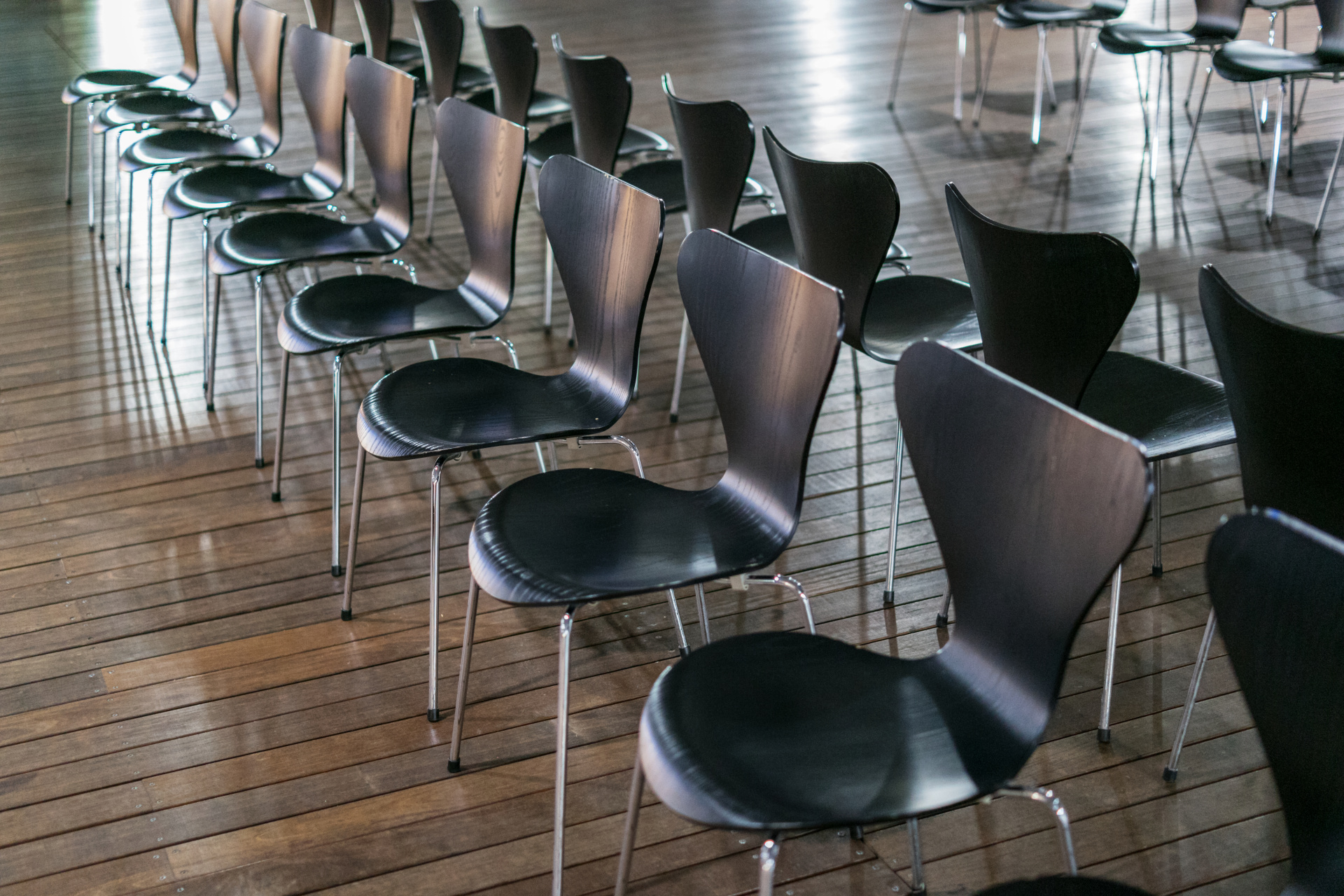 とにかく線が細かく、整った描写をするレンズという印象。ライカTL2 / ISO2500 / F1.4 / 1/100秒 / WB:オート