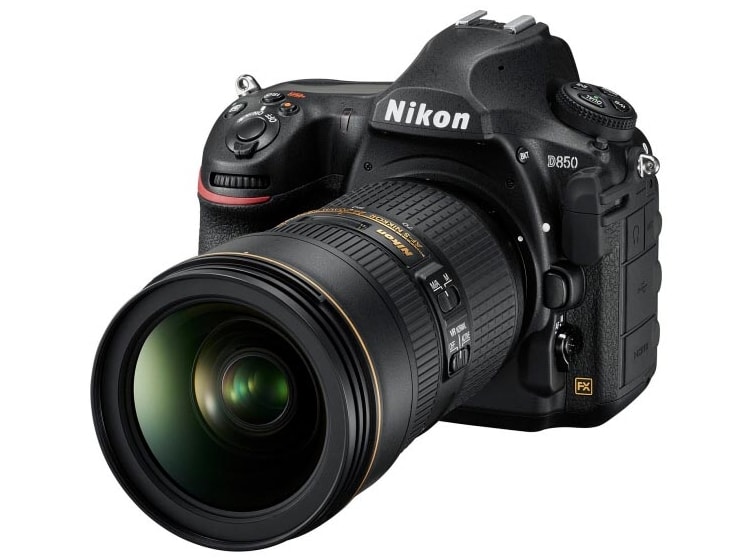 AF-S NIKKOR 24-70mm f/2.8E ED VRを装着したD850。
