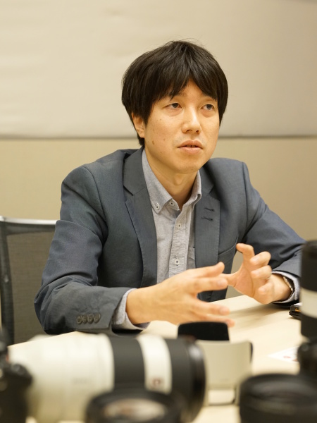 コア技術第1部門 光学設計部 静止画光学設計担当部長の金井真実氏