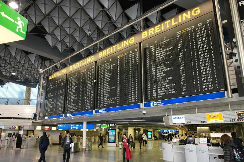 購入前の試用で感心した1枚。屋外撮影のまま1/125秒・F8・ISOオートにしていたらISO8000まで上がっていたのに、Exifを見るまでそれに気付かなかった。新センサーのS/N向上に加え、新エンジンはJPEG生成時のノイズ消しも格段に上手くなっている。ライカM10 / ズミクロンM F2/28mm ASPH. / 1/125秒 / F8 / 0EV / ISO8000 / マニュアル露出