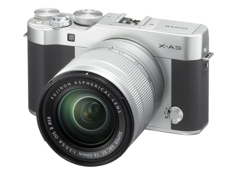 対象となるACパワーアダプターが同梱された製品のひとつ「FUJIFILM X-A3」		富士フイルム X-A3 シルバー