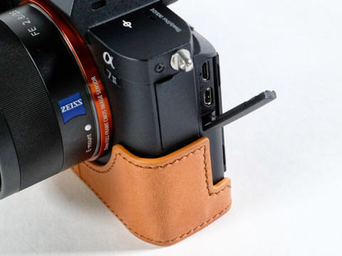 6色展開のソニーα7 IIシリーズ用カメラケース - デジカメ Watch