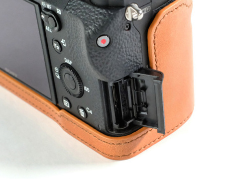 6色展開のソニーα7 IIシリーズ用カメラケース - デジカメ Watch