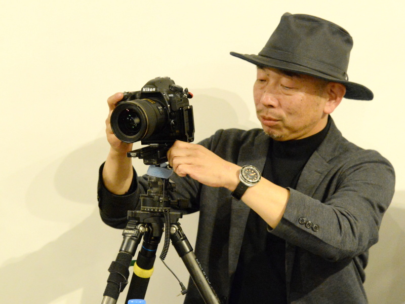 茂手木秀行さん。D850の高解像力を引き出すために、三脚や雲台にも様々な工夫が。