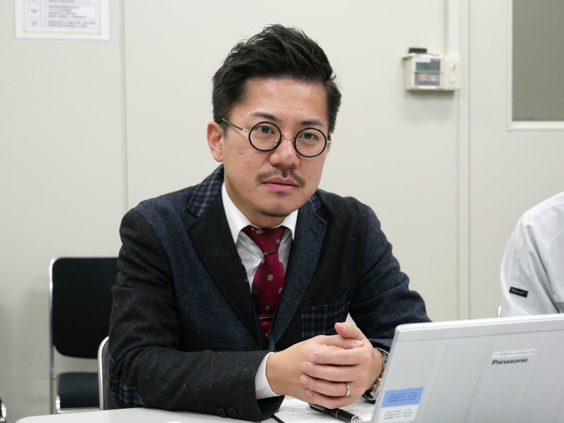 交換レンズの商品企画を担当する渡邊慎治氏