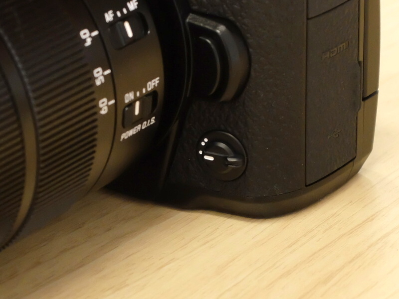 ボディ前面のファンクションレバー