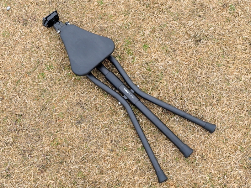 たたむと平らになる。