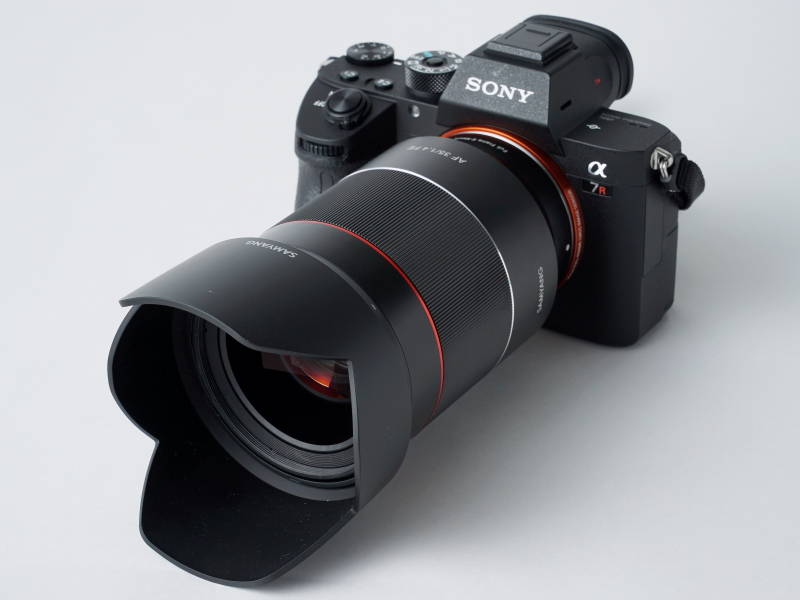 同梱のフードを装着。