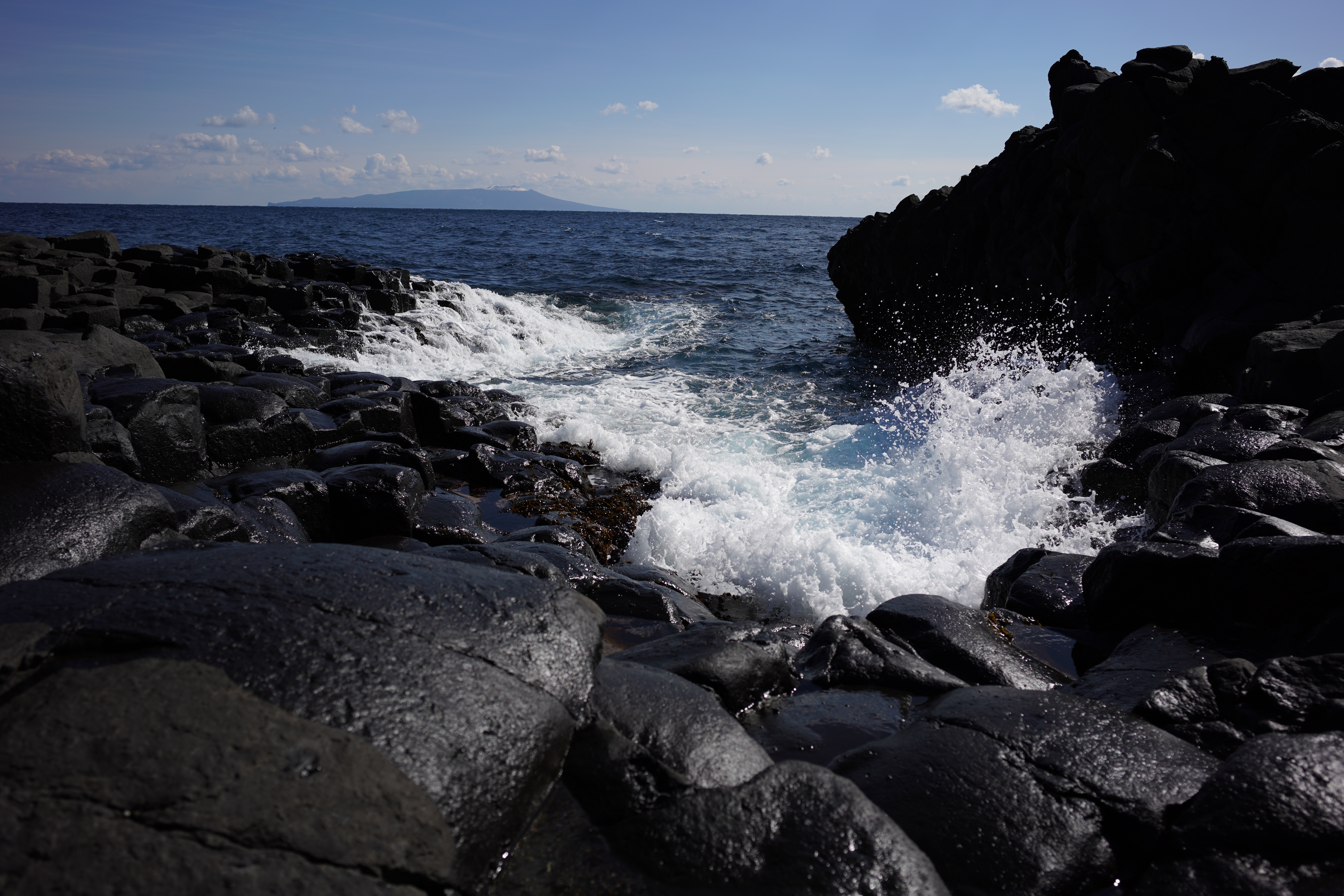 α7R III / Loxia 2.4/25 / 1/2,500秒 / F4 / -0.7EV / ISO 100 / 絞り優先AE / 25mm