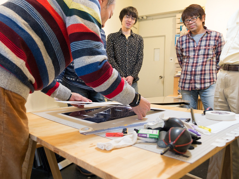 プリントとマットの位置を調整して仮止めする。