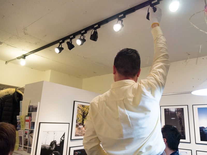 展示に合わせて照明を調整するのも欠かせない。