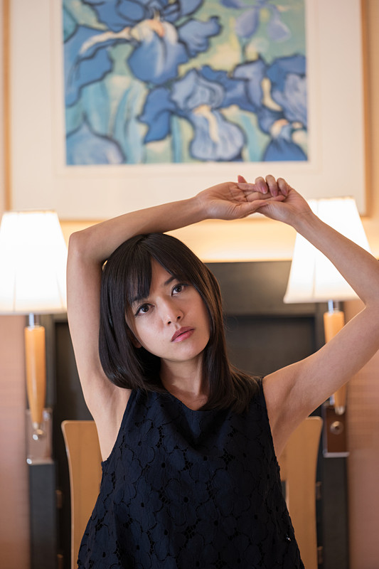 中望遠といえども多少の圧縮効果もある。それをどう活用するか探りながら撮影するのも楽しい。ライカSL / ISO400 / F2 / 1/60秒 / +1EV / WB:オート