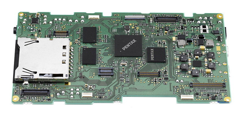 PENTAX K-1 Mark IIの基板。PRIME IVの右隣に増えたのがアクセラレーターユニット。