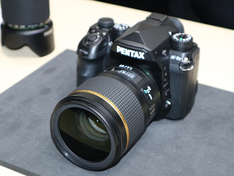 PENTAX K-1 Mark IIに装着したところ