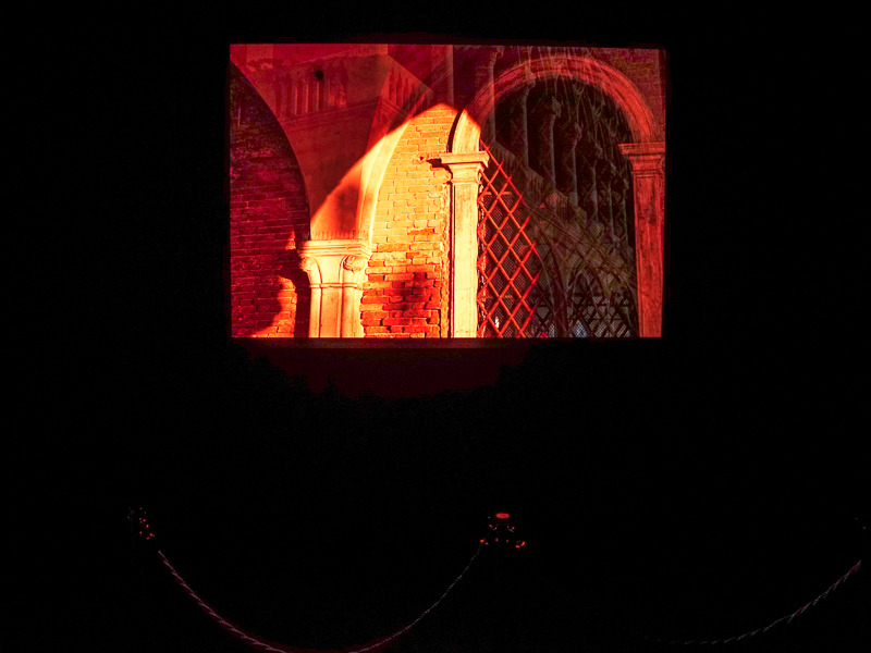 Crystal LEDディスプレイシステム。