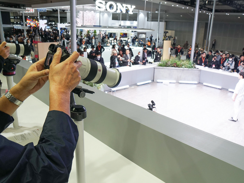 定番の望遠レンズコーナー。