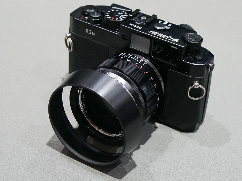 参考展示の「NOKTON 50mm F1.2 Aspherical VM」をBESSA R3Mに装着。