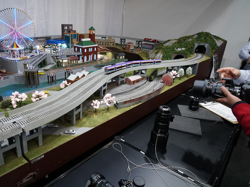 鉄道模型が走っているところでAF追従をテストできる。