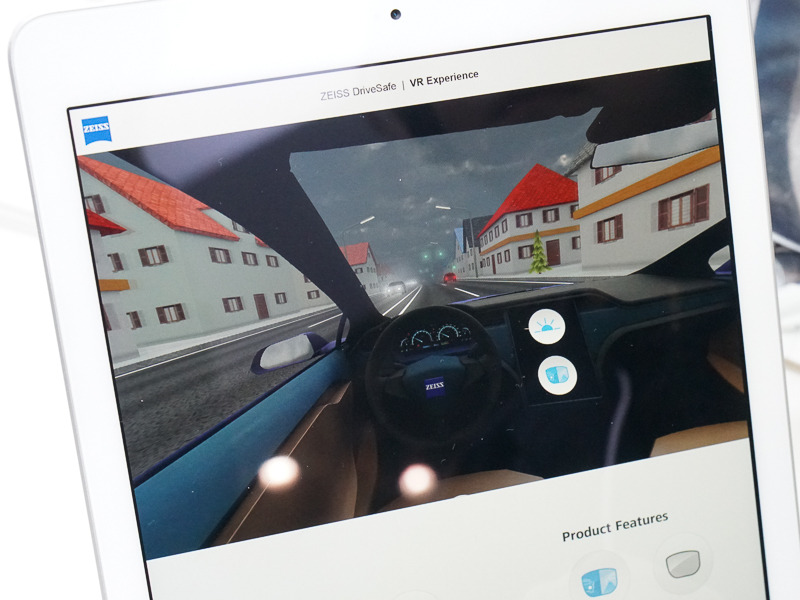 ドライバー目線で360度のVR映像を見渡しながら、特殊コーティングの効果ありなしを比較できる。
