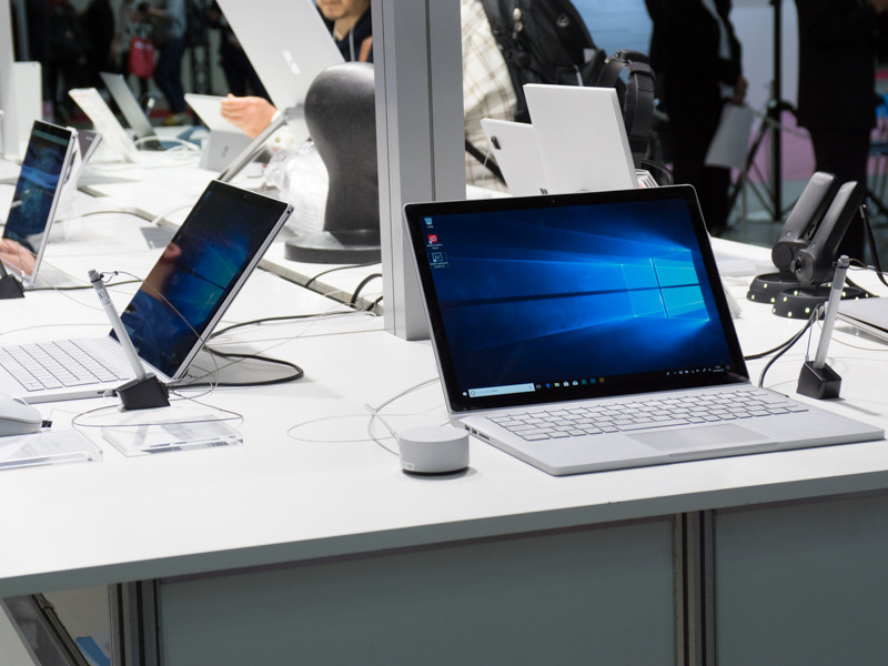 Surface Book 2がずらりと並ぶ。