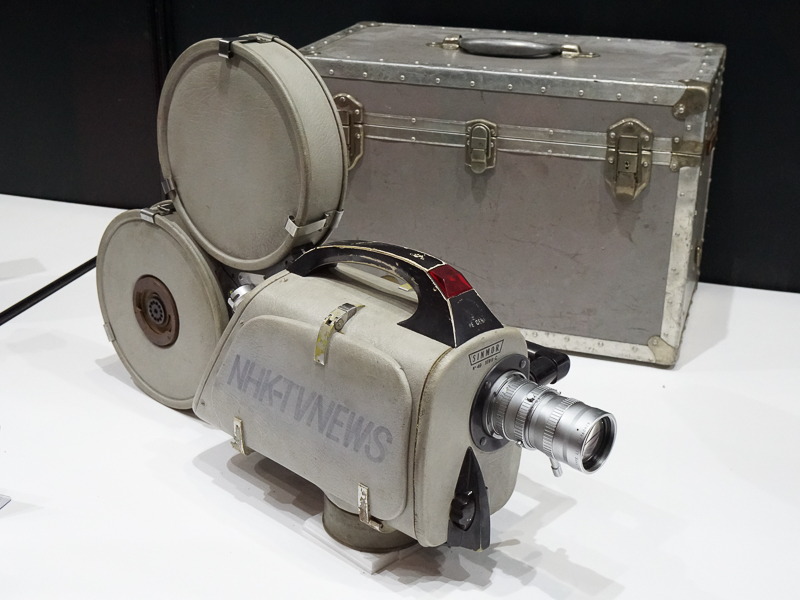 16mmカメラ「シンモール No.49 セリエC」。展示品はNHKが使用していたもの。